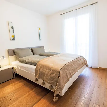 B21 By Interhome *